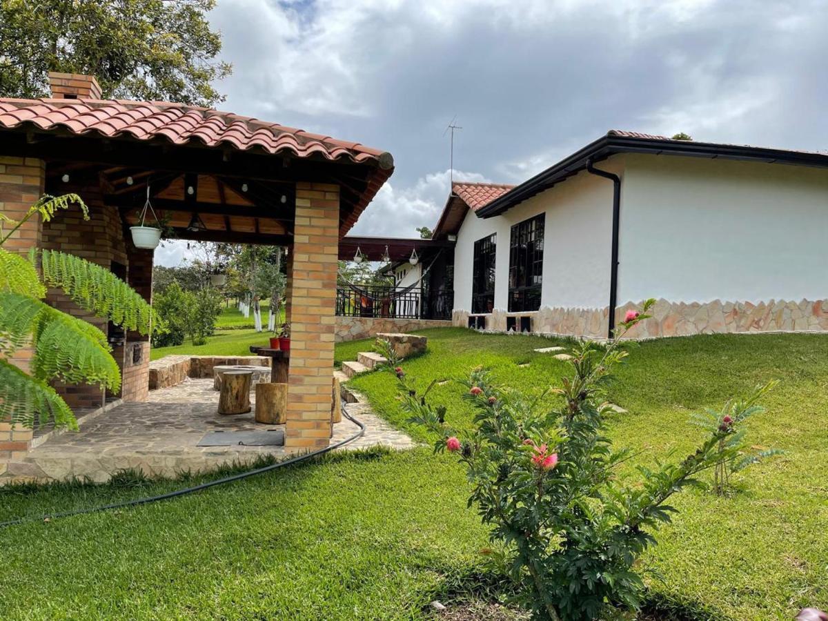 Casa De Campo Villa Tatiana- Mesa De Los Santos Exterior foto